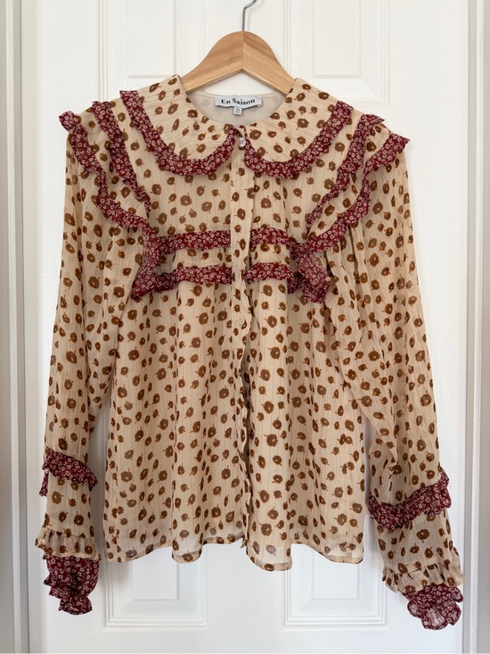 En Saison Tops - En Saison floral ruffle blouse